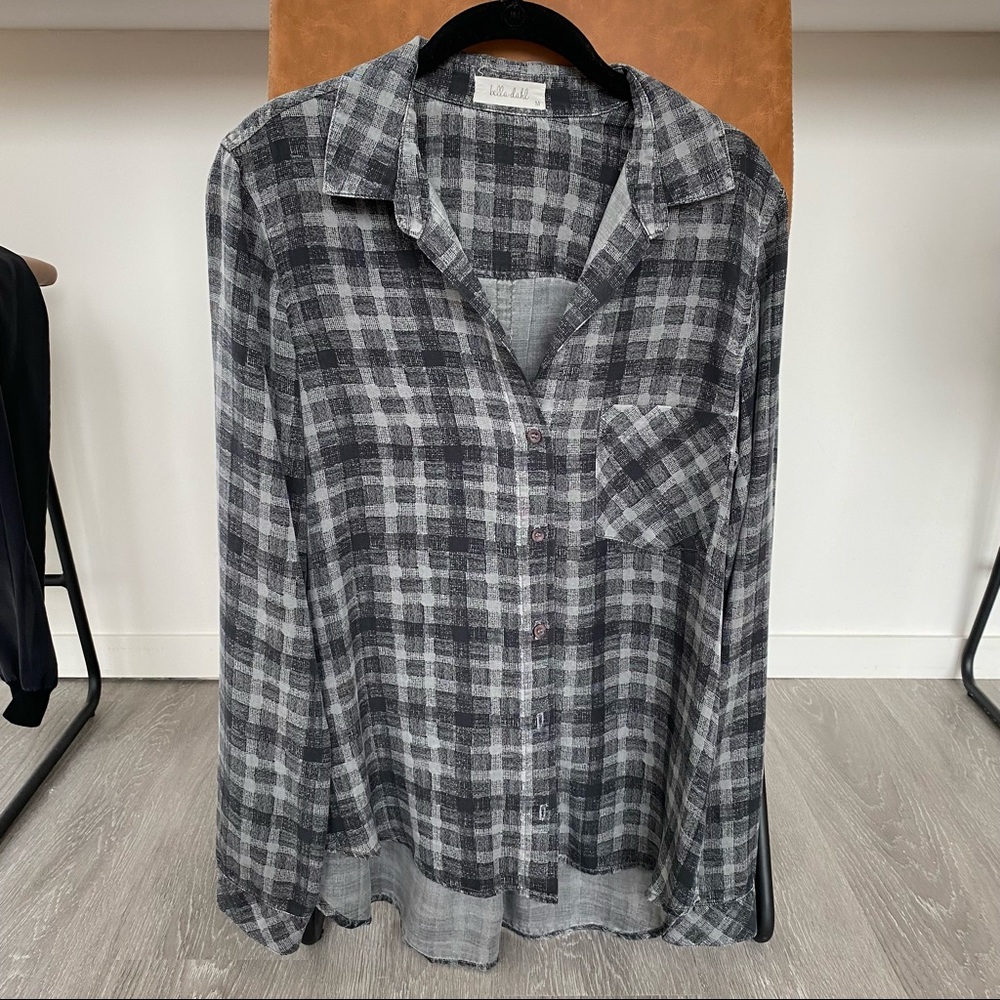 Bella Dahl gray plaid print long sleeve shirt (size Medium)